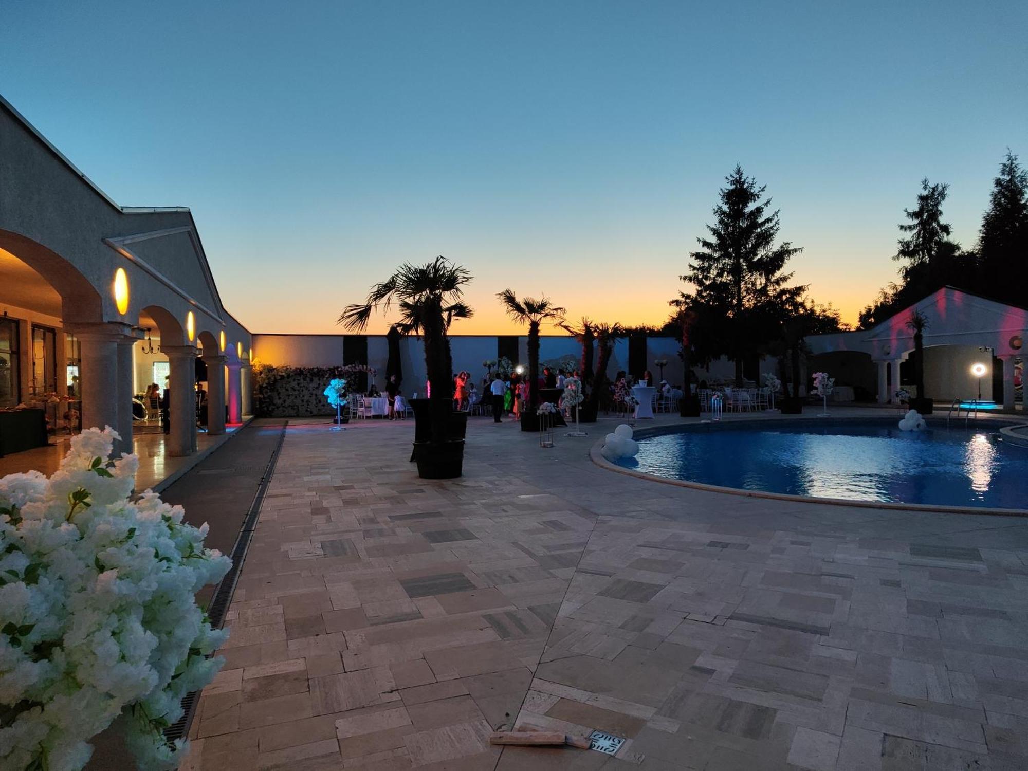 Hotel Rodiv Găeşti Exterior foto